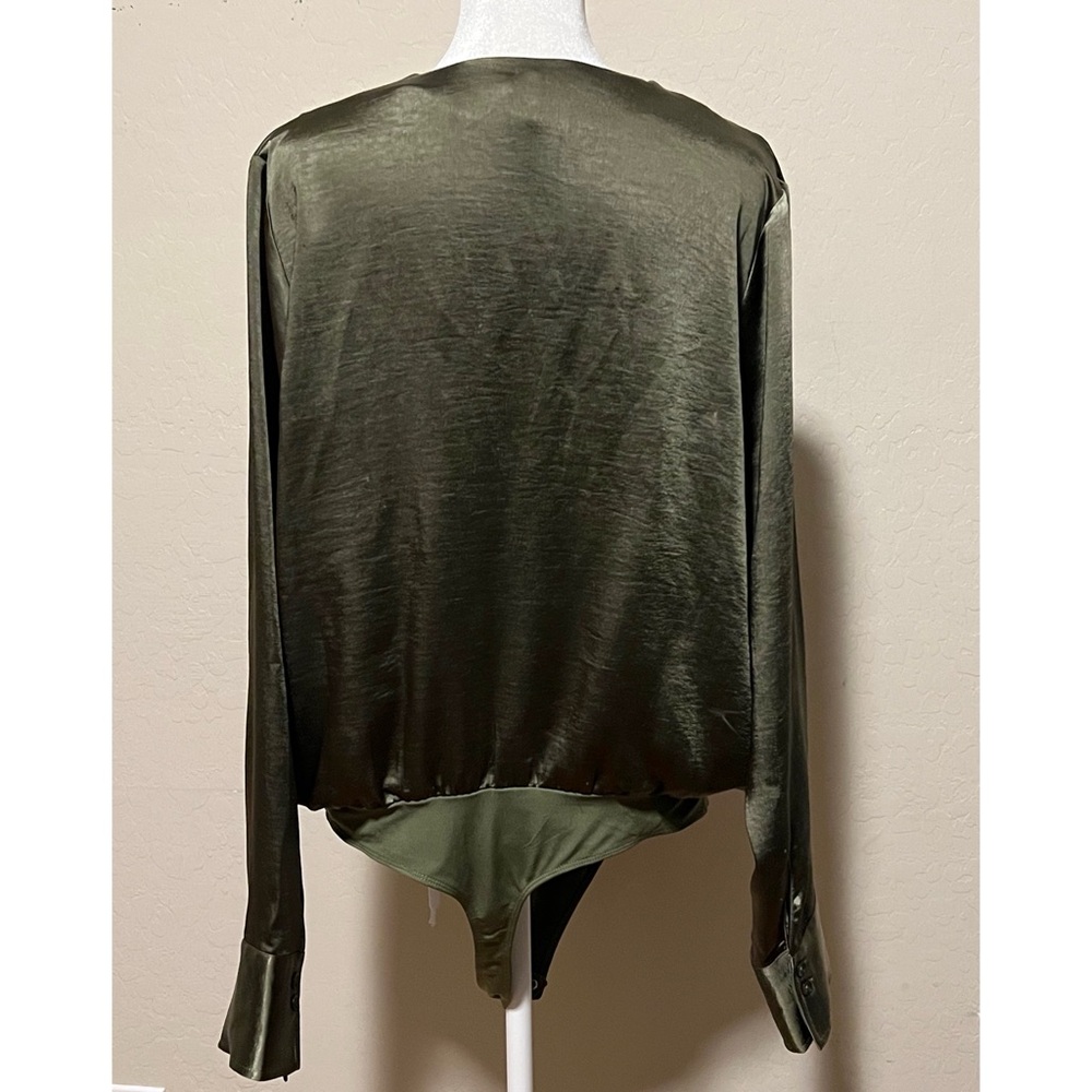 Good American Long Sleeve Washed Satin Wrap
Front Bodysuit Large - Picture 3 of 7